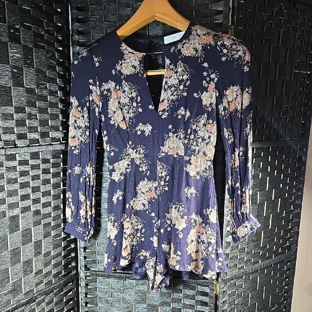 Astr The Label  Navy Floral Womens Small Romper